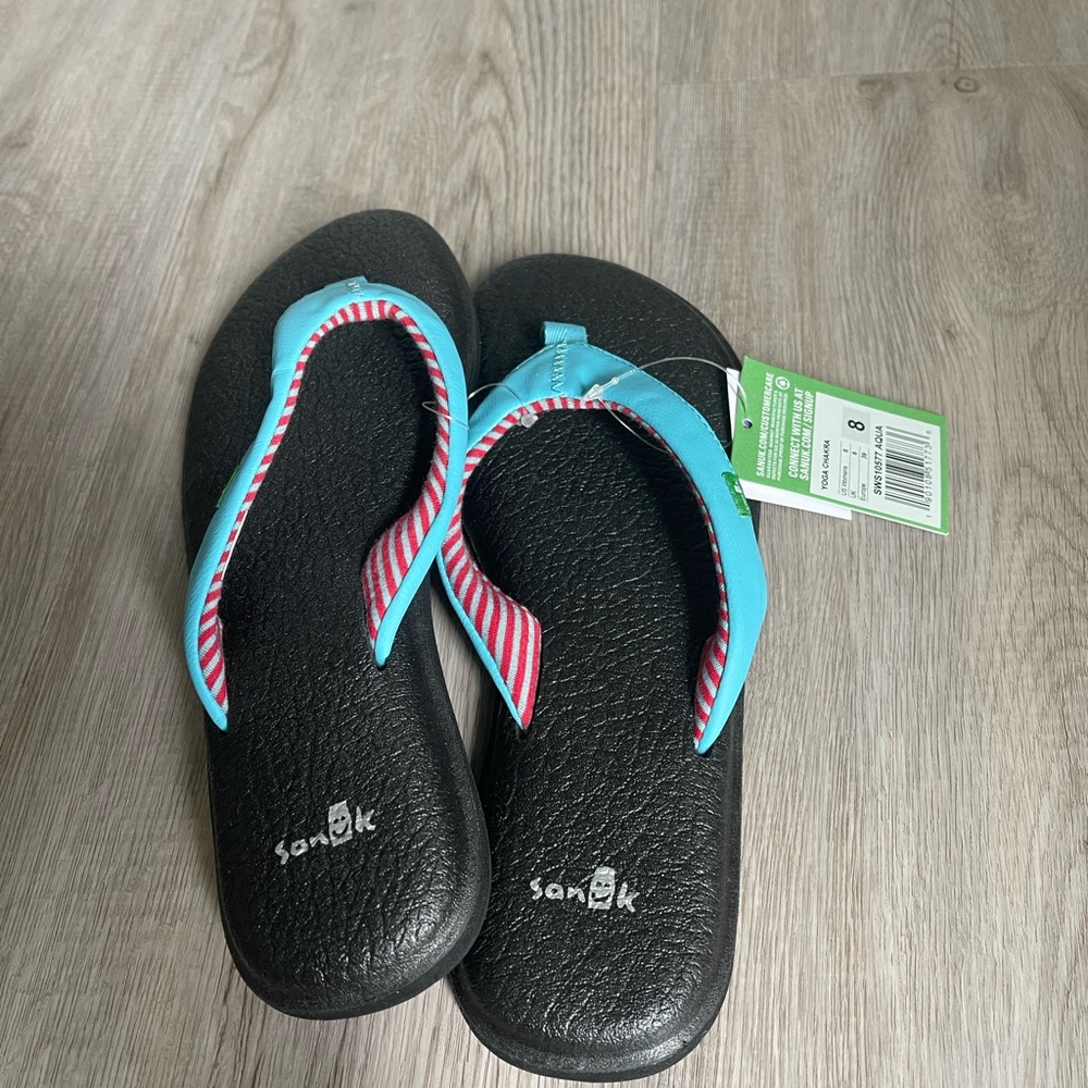 New never worn sanuk sandals